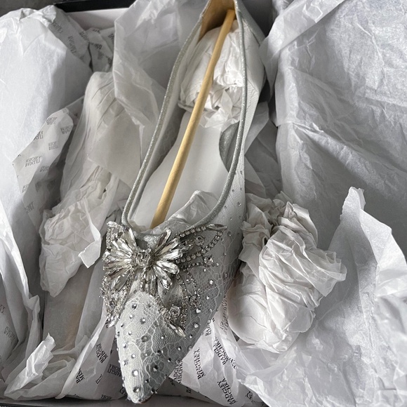 Badgley Mischka Kaitlin flats Brand new never worn SZ 9 - Picture 1 of 3